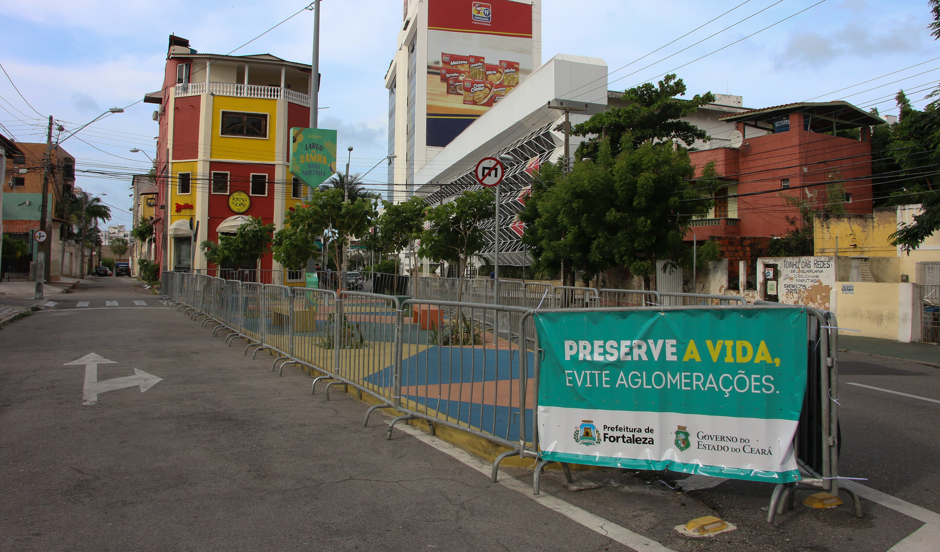 gradis de isolamento no largo da mocinha